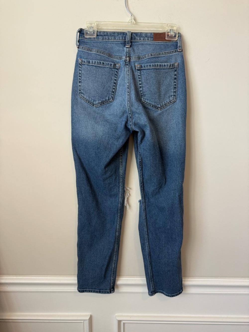 Hollister ultra high-rise distressed mom jeans size 26 - Picture 7 of 8
